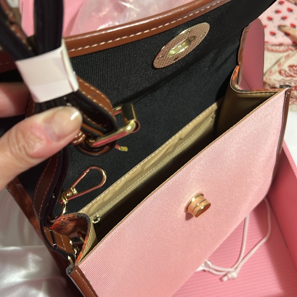 Lion Heart purse - Picture 13 of 15